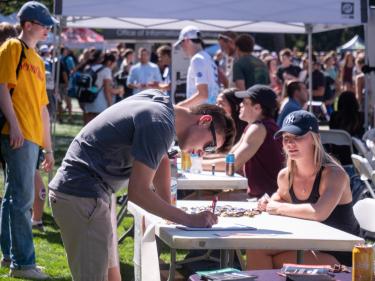 student signing up for organization information at the Be Involved fair