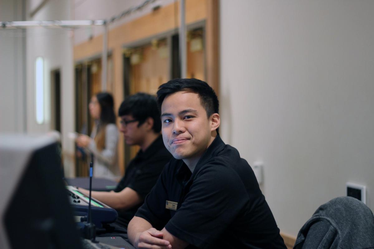 A student employee on the UMC audio visual team